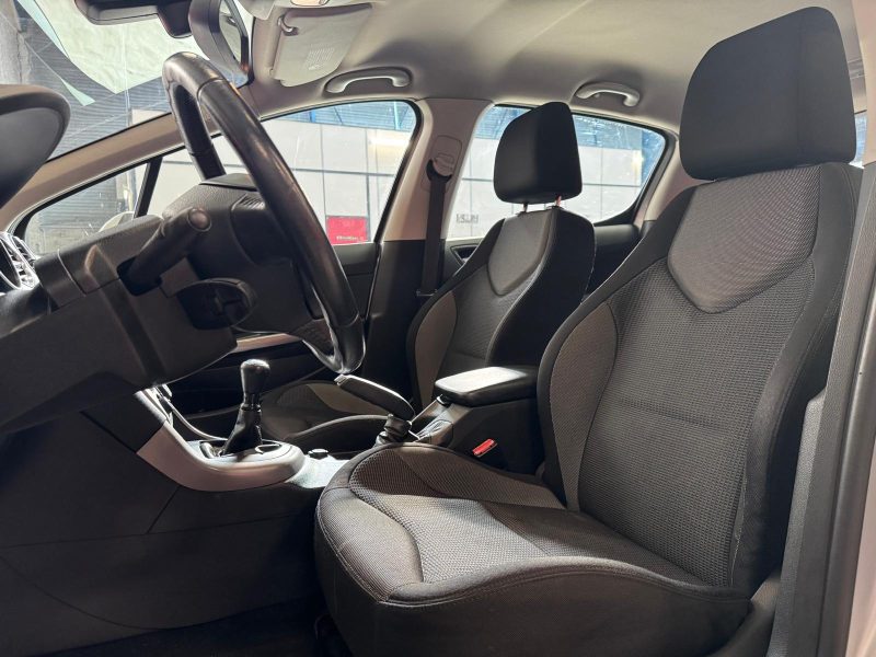 PEUGEOT 308 1.6 HDi 92 Confort 