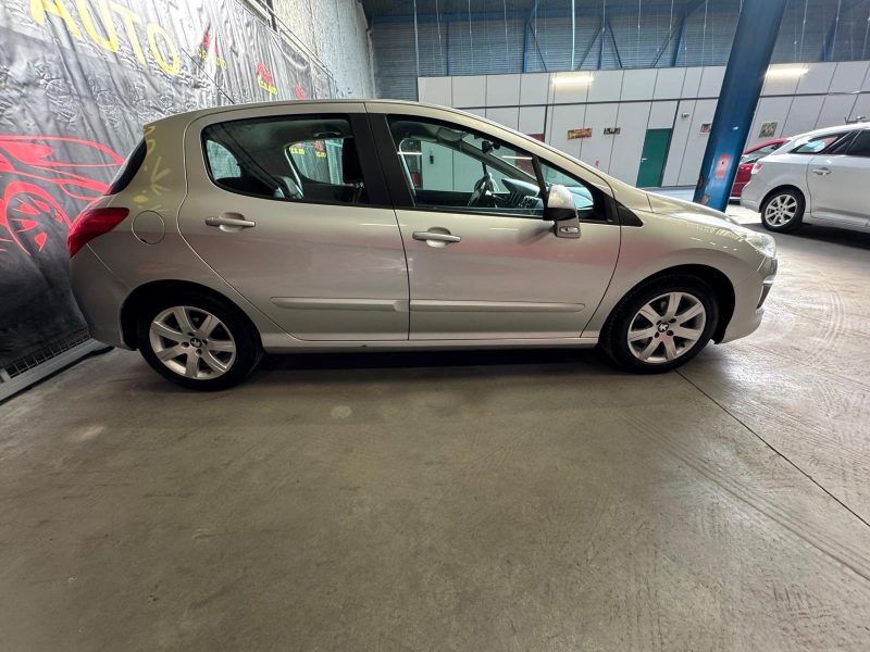 PEUGEOT 308 1.6 HDi 92 Confort 