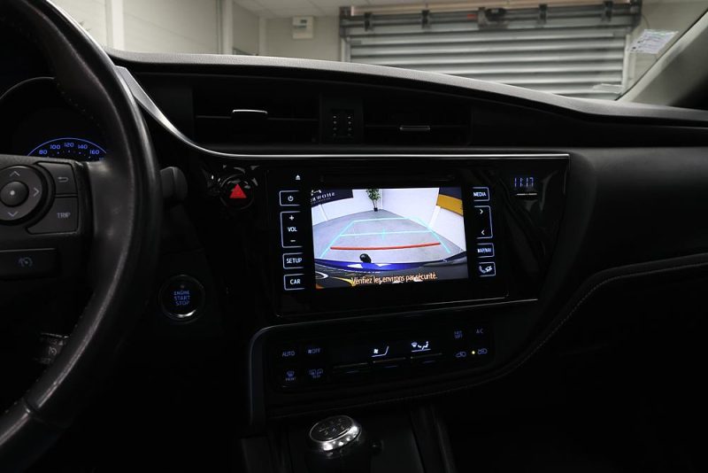 TOYOTA Auris Touring Sports 1.2T 116 - Design Toit Panoramique