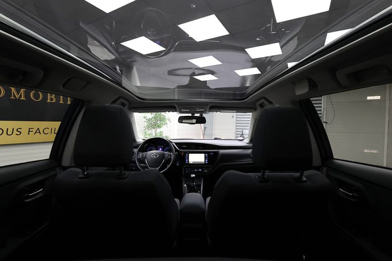 TOYOTA Auris Touring Sports 1.2T 116 - Design Toit Panoramique