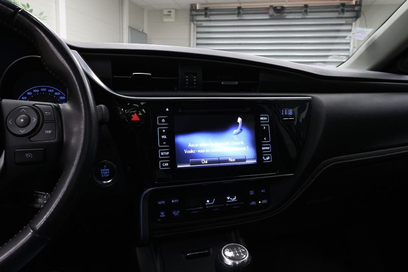 TOYOTA Auris Touring Sports 1.2T 116 - Design Toit Panoramique