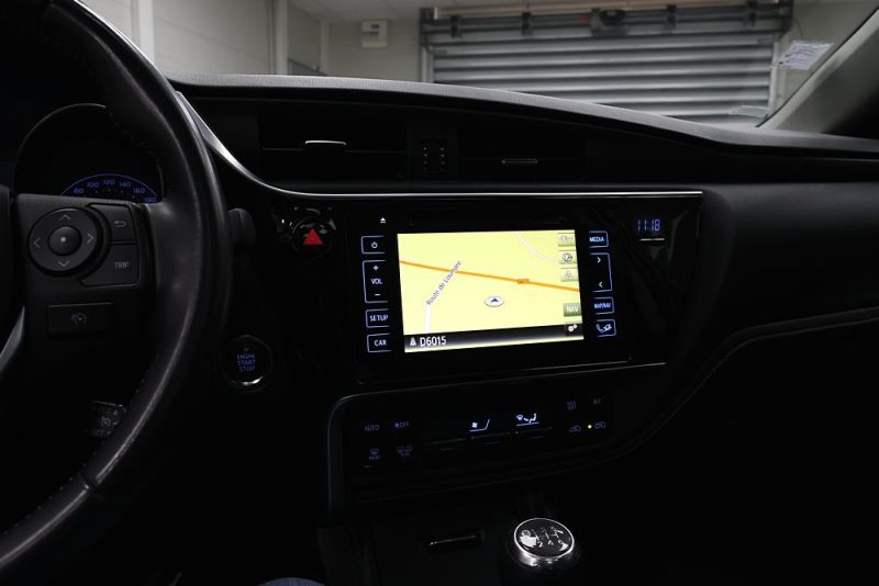 TOYOTA Auris Touring Sports 1.2T 116 - Design Toit Panoramique