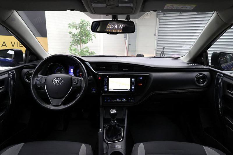 TOYOTA Auris Touring Sports 1.2T 116 - Design Toit Panoramique