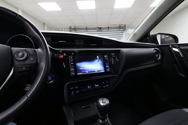 TOYOTA Auris Touring Sports 1.2T 116 - Design Toit Panoramique