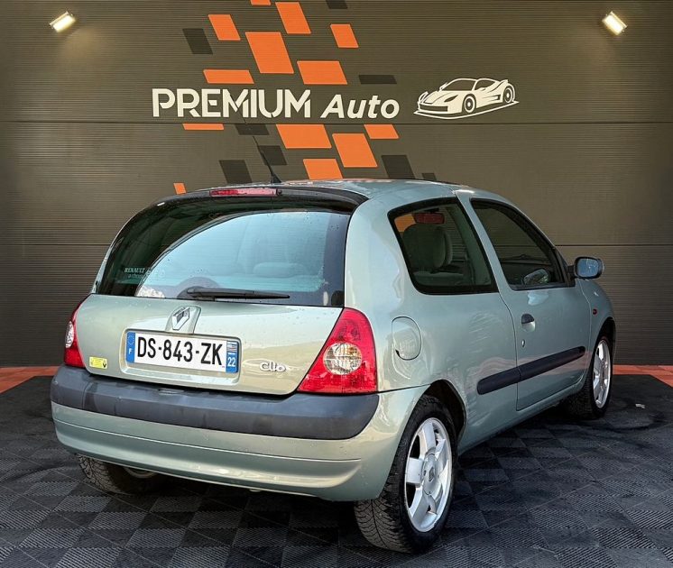 RENAULT CLIO 2001
