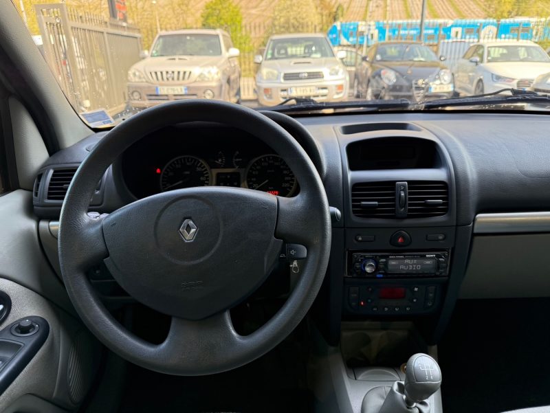 RENAULT CLIO 2001