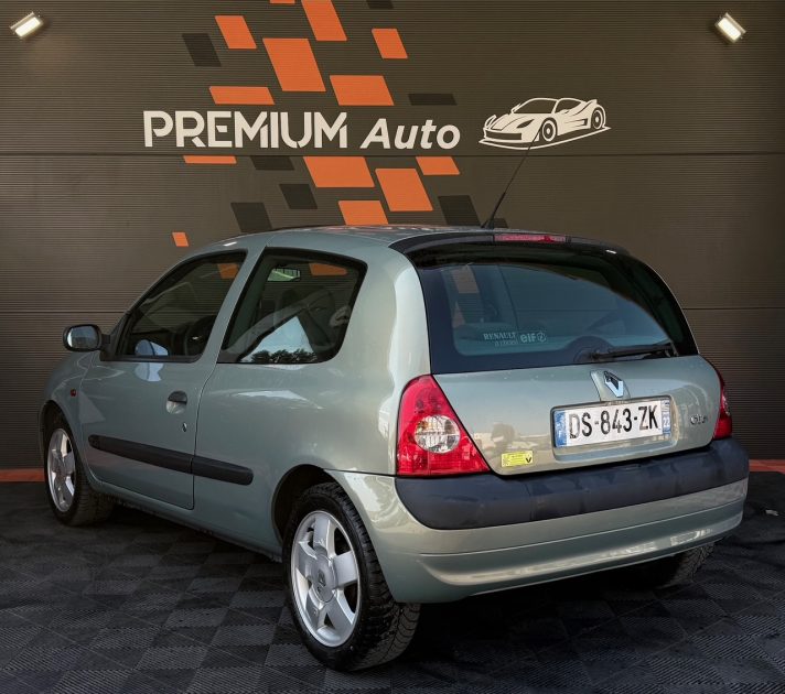 RENAULT CLIO 2001