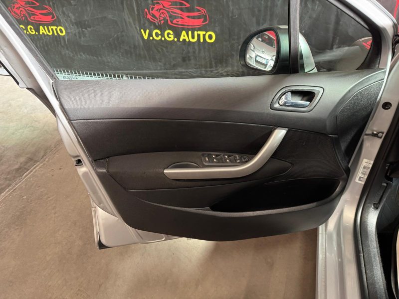 PEUGEOT 308 1.6 HDI 92 Premium 