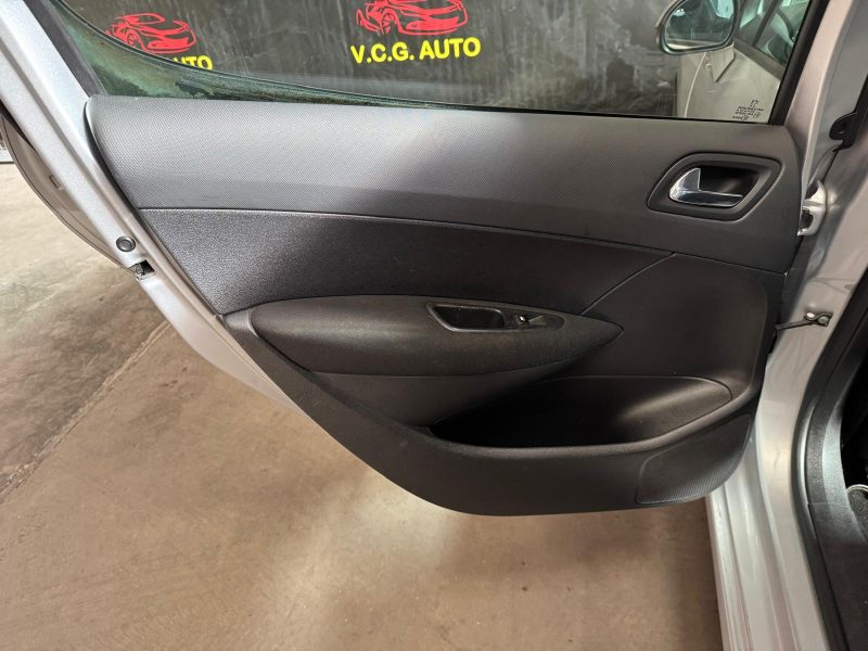 PEUGEOT 308 1.6 HDI 92 Premium 