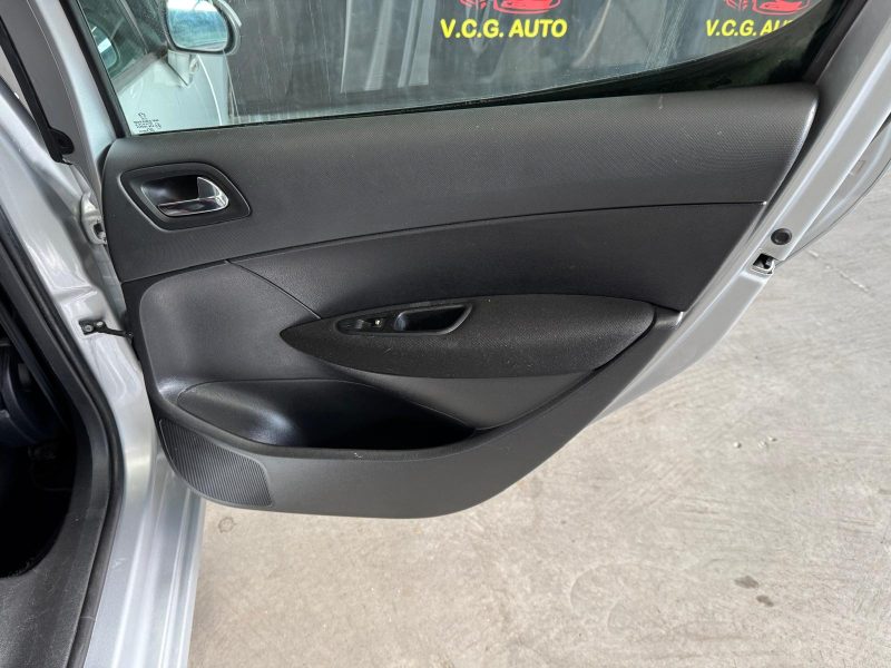 PEUGEOT 308 1.6 HDI 92 Premium 