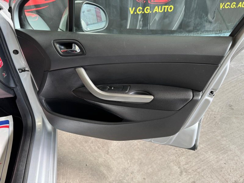 PEUGEOT 308 1.6 HDI 92 Premium 