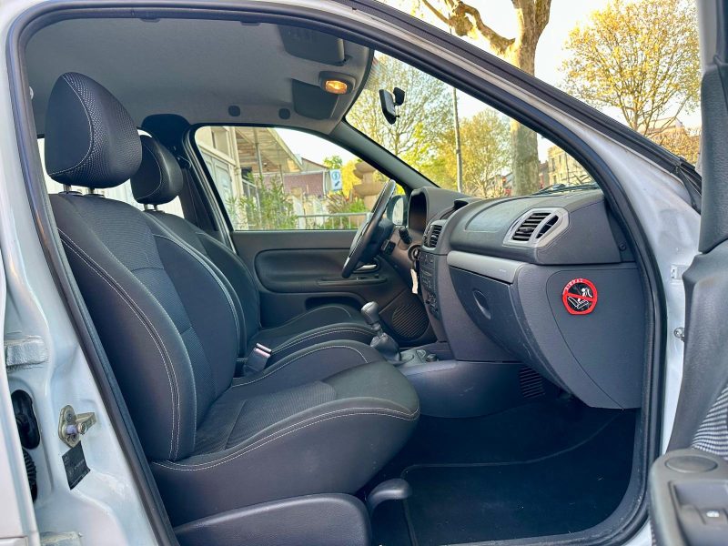 RENAULT CLIO II 2010