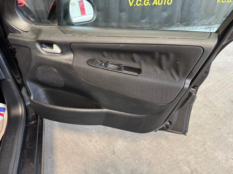 PEUGEOT 207 1.6 HDI 90 Active 