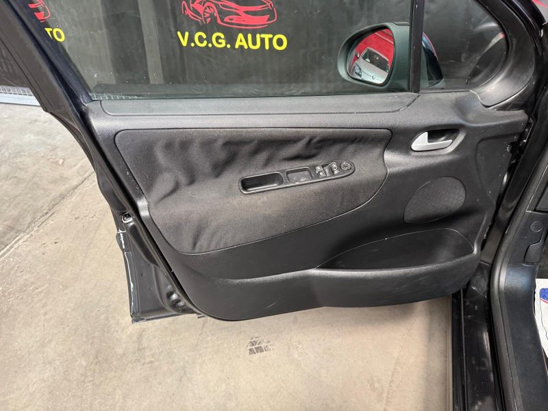 PEUGEOT 207 1.6 HDI 90 Active 