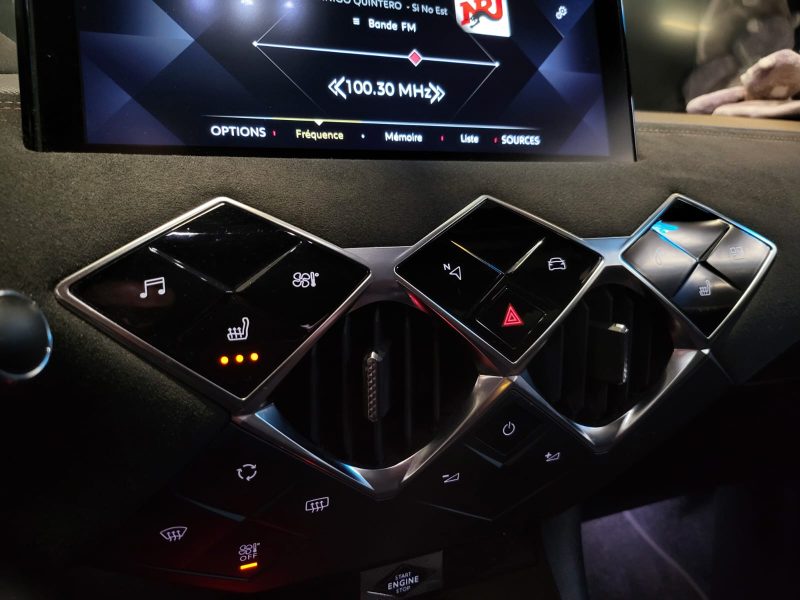 DS DS 3 CROSSBACK 1.2L 12V TURBO 100cv BVM6 PERFORMANCE LINE / CAMERA / CARPLAY / VIRTUAL COCKPIT / 