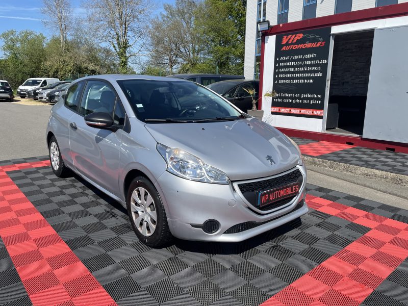 PEUGEOT 208 2013