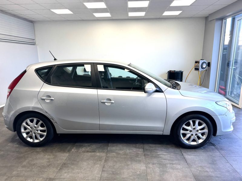 HYUNDAI I 30 2011