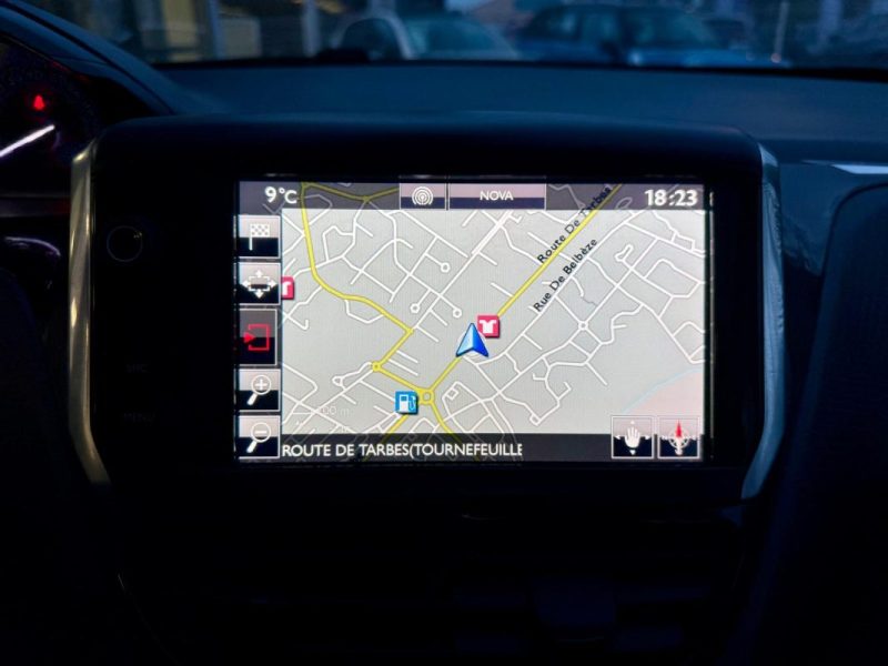 PEUGEOT 208 GT Line 1.6 BLUE HDI 120 cv