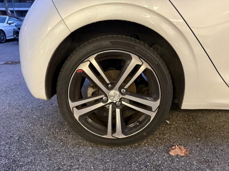 PEUGEOT 208 GT Line 1.6 BLUE HDI 120 cv