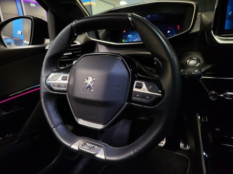 PEUGEOT 208 1.2 100cv GT LINE / SUIVI PEUGEOT / 1ERE MAIN / CARPLAY / CAMERA DE RECUL / VIRTUAL COCK