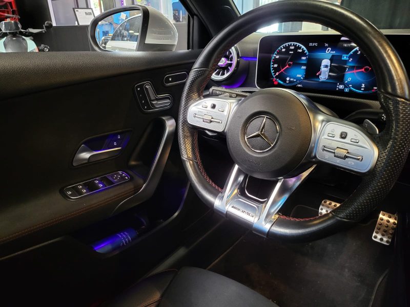 MERCEDES CLASSE A 200 163CV AMG LINE / TOIT OUVRANT / CARPLAY / ANDROID / ECLAIRAGE D'AMBIANCE