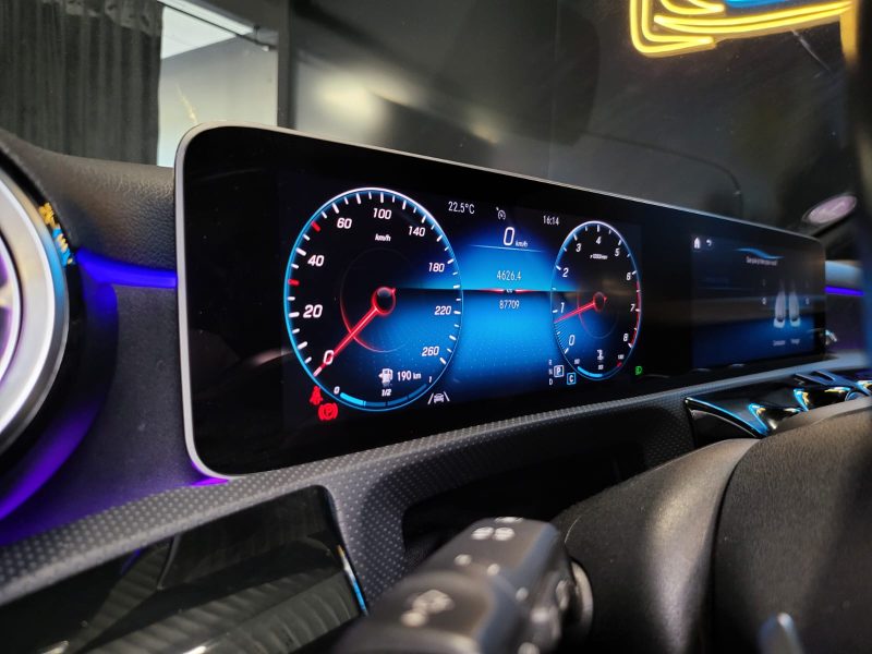 MERCEDES CLASSE A 200 163CV AMG LINE / TOIT OUVRANT / CARPLAY / ANDROID / ECLAIRAGE D'AMBIANCE