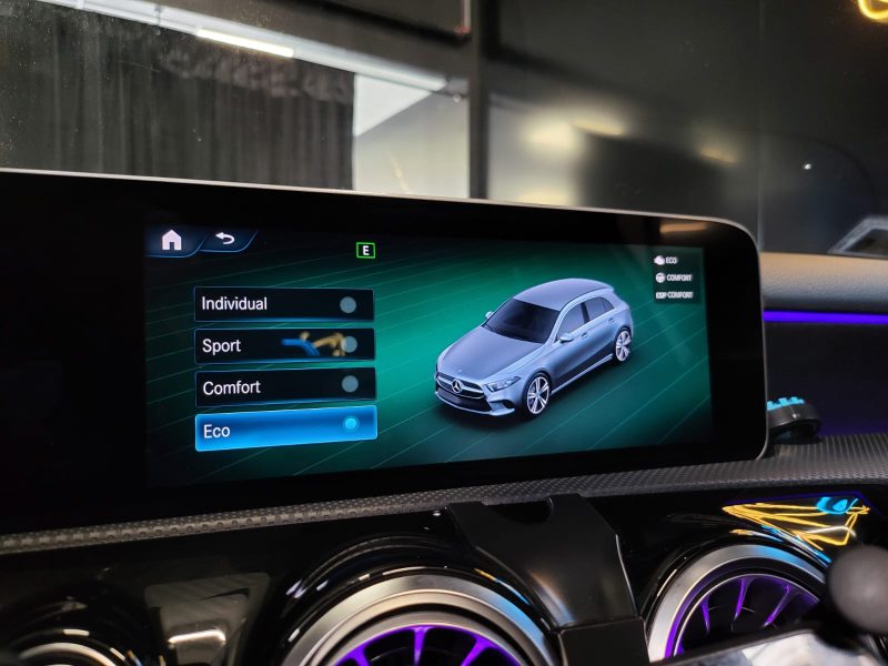 MERCEDES CLASSE A 200 163CV AMG LINE / TOIT OUVRANT / CARPLAY / ANDROID / ECLAIRAGE D'AMBIANCE