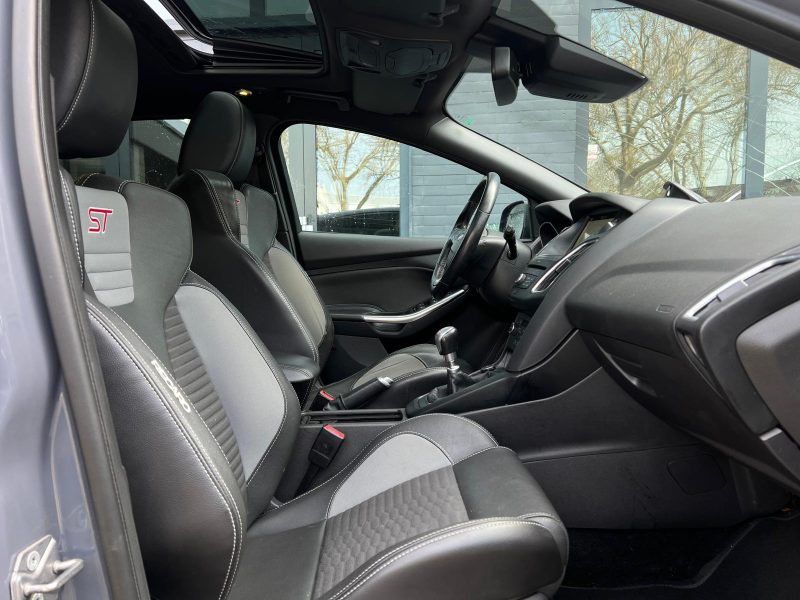 Ford Focus 2017 2.0 250 ST 5P*TOIT.O*CUIR*GPS*
