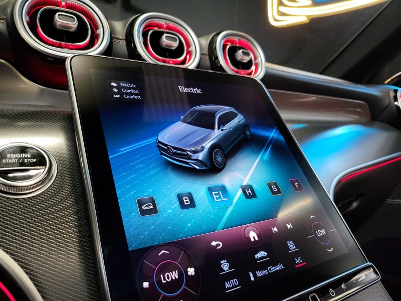 MERCEDES CLASSE GLC 300 E 4MATIC AMG LINE / TOIT OUVRANT / SIEGES ELECTRIQUES A MEMOIRE / DIGITAL LI