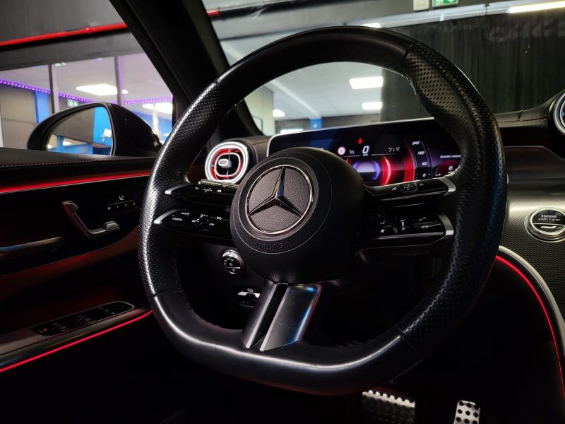 MERCEDES CLASSE GLC 300 E 4MATIC AMG LINE / TOIT OUVRANT / SIEGES ELECTRIQUES A MEMOIRE / DIGITAL LI