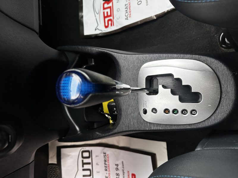 TOYOTA YARIS HYBRID 2013