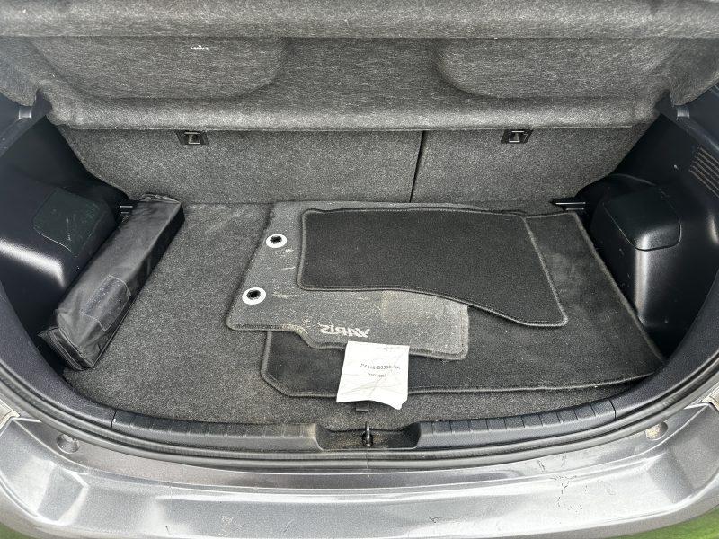 TOYOTA YARIS HYBRID 2013