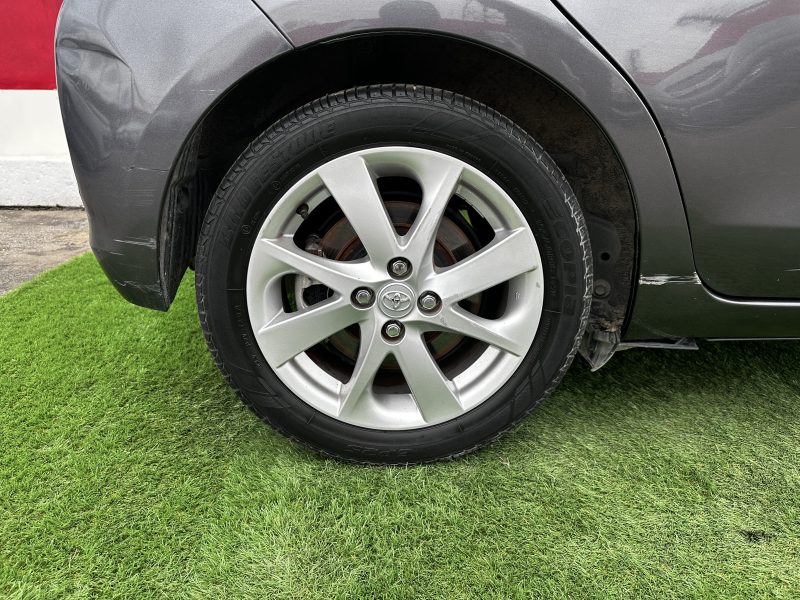 TOYOTA YARIS HYBRID 2013