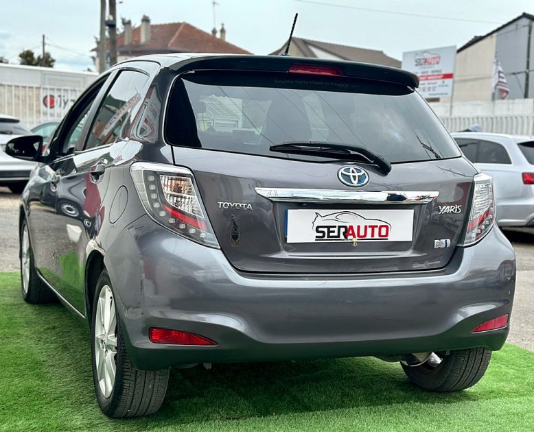 TOYOTA YARIS HYBRID 2013