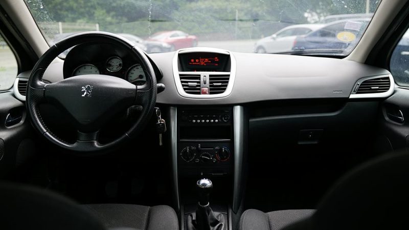 PEUGEOT 207 2006
