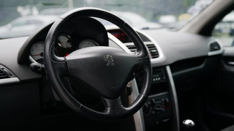 PEUGEOT 207 2006