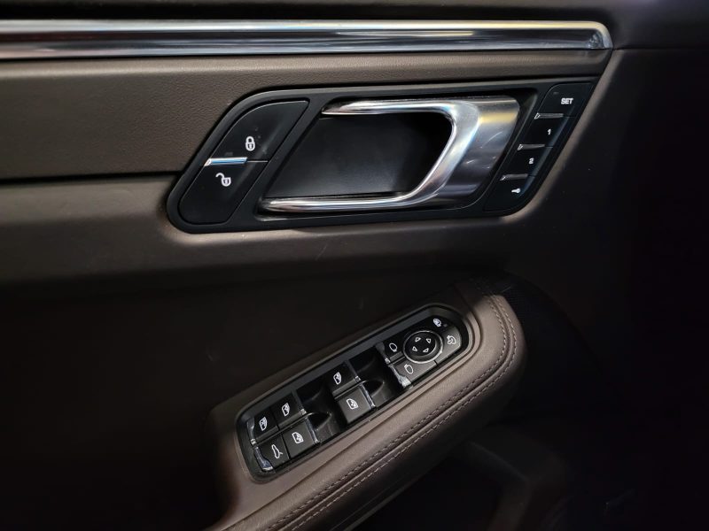 PORSCHE MACAN 3.6 V6 400cv TURBO / SUIVI PORSCHE / PACK CHRONO / PASM / PDLS PLUS / ECHAPPEMENT SPO 