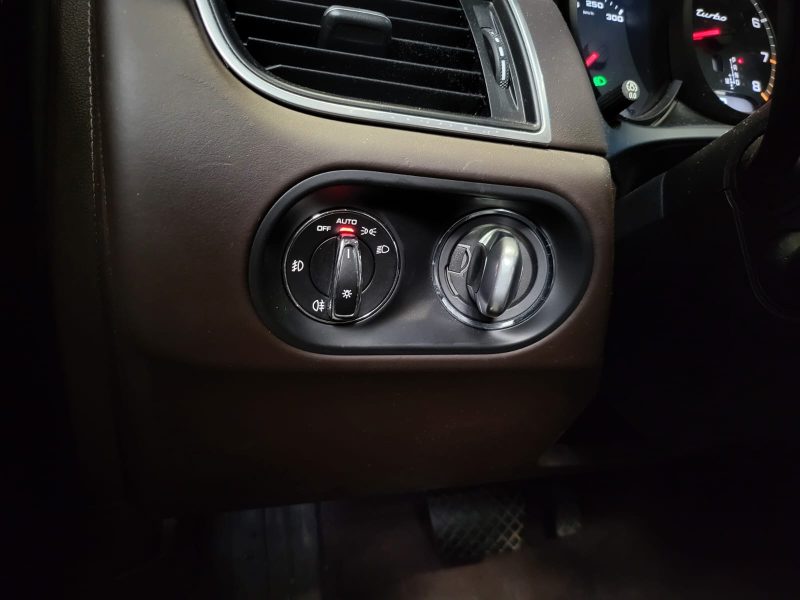 PORSCHE MACAN 3.6 V6 400cv TURBO / SUIVI PORSCHE / PACK CHRONO / PASM / PDLS PLUS / ECHAPPEMENT SPO 