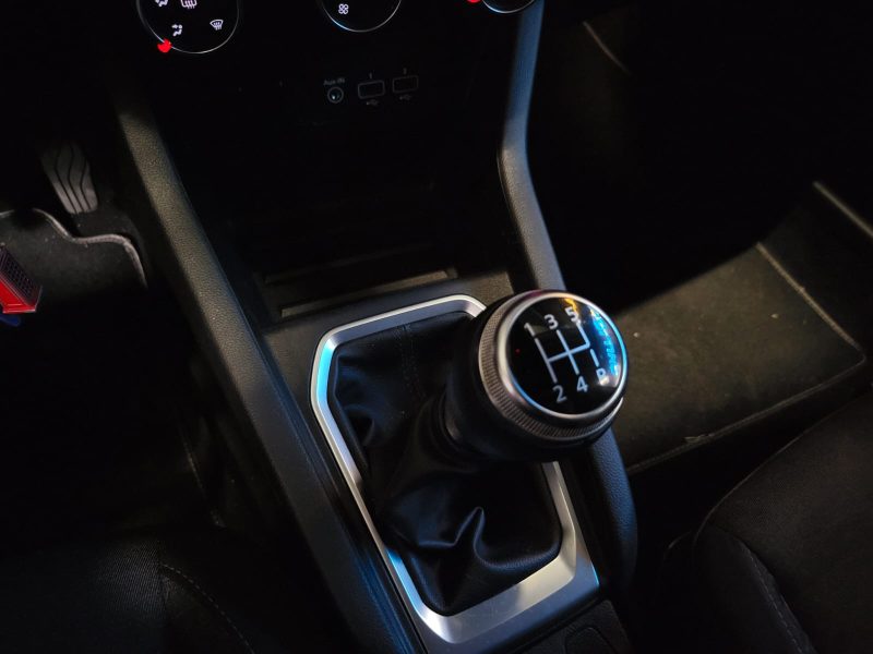 RENAULT CLIO V 1.0 TCe 100cv ZEN / 2EME MAIN / CARPLAY / ENTRETIEN COMPLET / AVERTISSEUR DE LIGNE BL