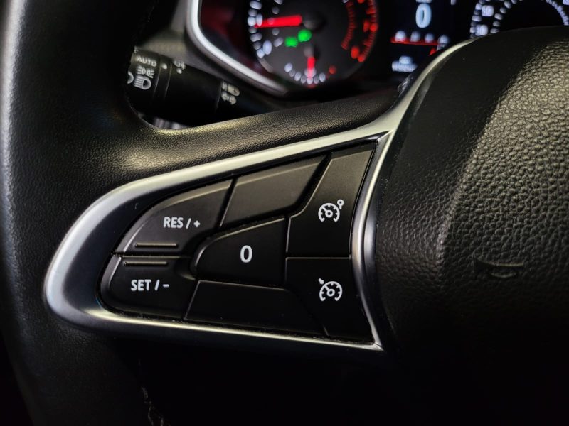 RENAULT CLIO V 1.0 TCe 100cv ZEN / 2EME MAIN / CARPLAY / ENTRETIEN COMPLET / AVERTISSEUR DE LIGNE BL