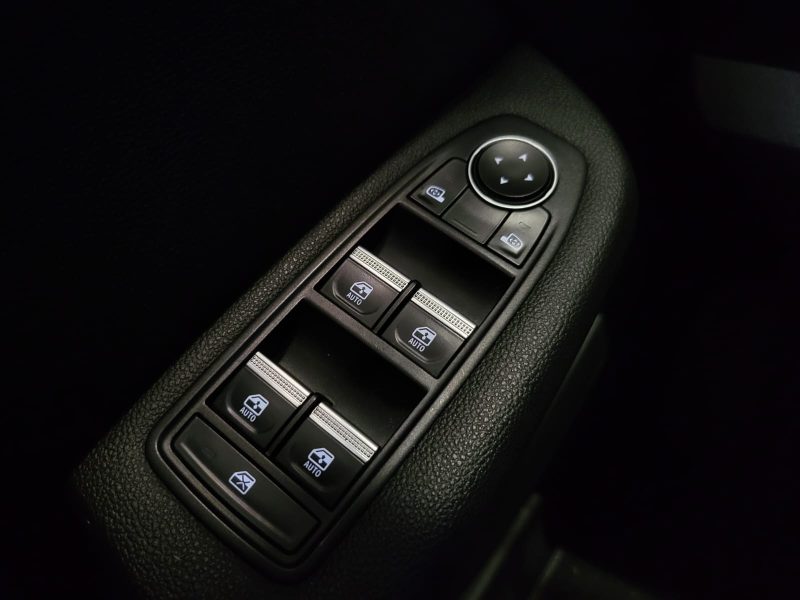 RENAULT CLIO V 1.0 TCe 100cv ZEN / 2EME MAIN / CARPLAY / ENTRETIEN COMPLET / AVERTISSEUR DE LIGNE BL