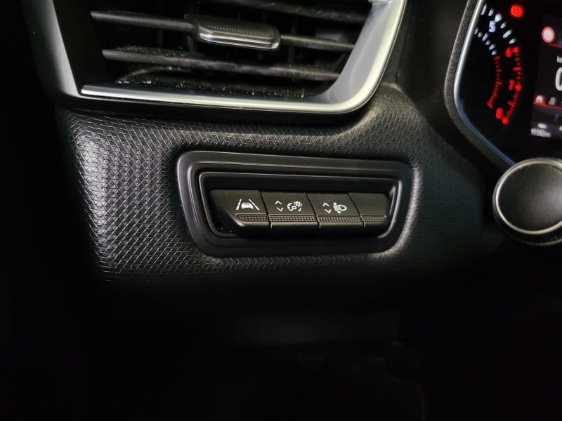 RENAULT CLIO V 1.0 TCe 100cv ZEN / 2EME MAIN / CARPLAY / ENTRETIEN COMPLET / AVERTISSEUR DE LIGNE BL