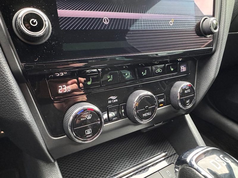 SKODA OCTAVIA 2.0 TSI 230 RS Combi*PANO*CAMERA*GPS*LED*