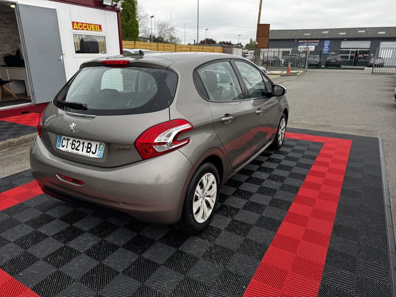 PEUGEOT 208 2013