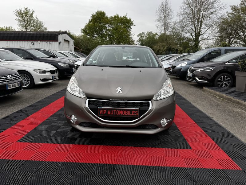 PEUGEOT 208 2013