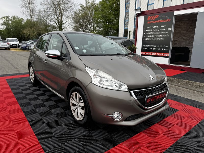 PEUGEOT 208 2013