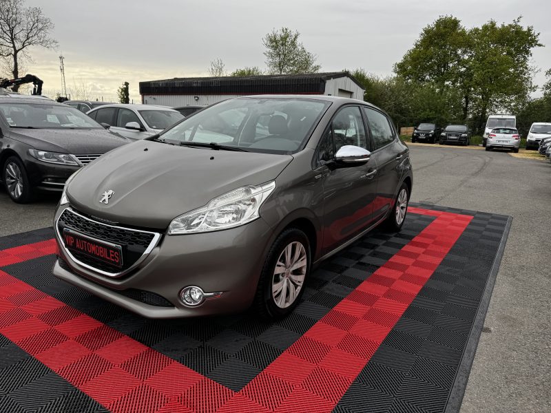 PEUGEOT 208 2013