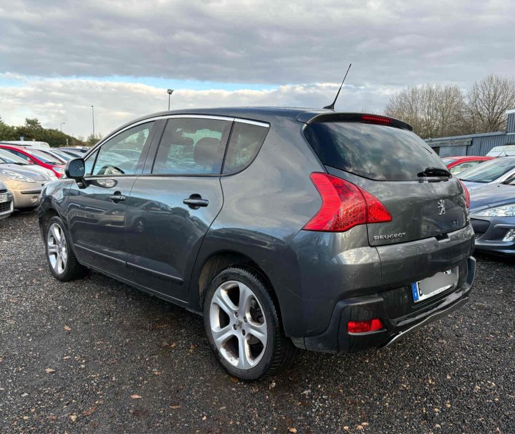 PEUGEOT 3008 2011