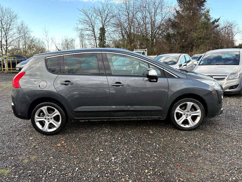 PEUGEOT 3008 2011