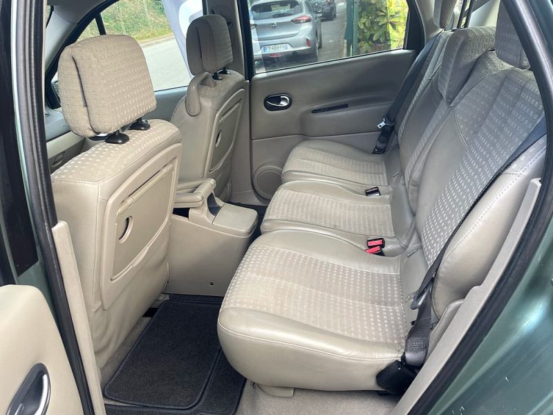 RENAULT MEGANE SCENIC 2.0i 150CV